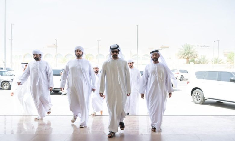 خليفة بن طحنون بن محمد يقدم واجب العزاء في وفاة سهيل الخزع محمد العامري