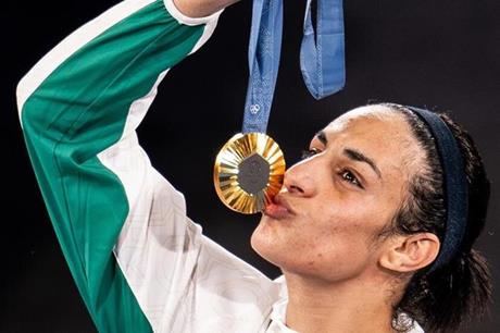 دعوات بسحب ذهبية أولمبياد باريس 2024.. إيمان خليف توجه رسالة تحد مرفقة بصورة سيلفي