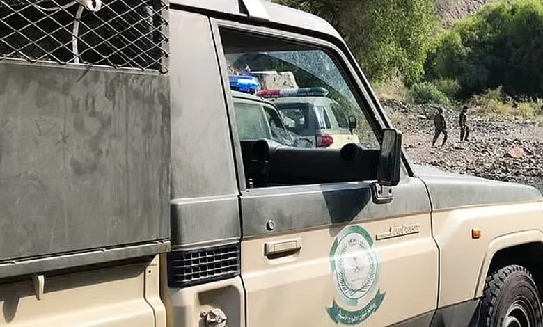 دوريات المجاهدين بجازان تقبض على مواطن لنقله مخالفًا لنظام أمن الحدود