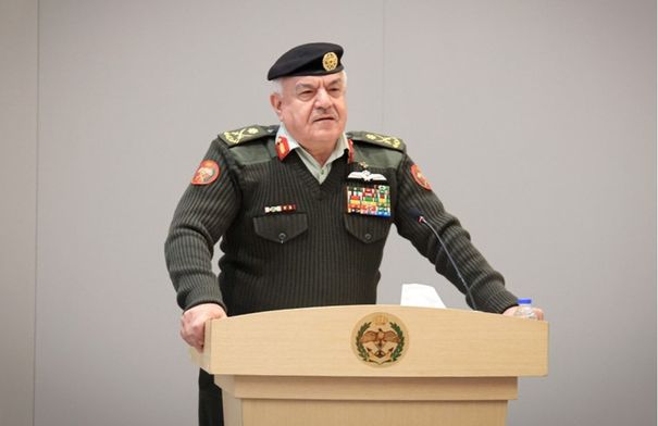 رئيس هيئة الأركان المشتركة يستقبل رئيس الجامعة الأميركية...