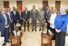 رئيس هيئة الرعاية الصحية يبحث مع الرئيس الإقليمي لشركة جانسن إنشاء مركز تميز لعلاج الأورام في أسوان