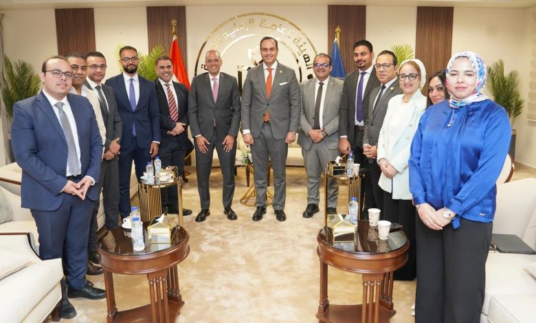 رئيس هيئة الرعاية الصحية يبحث مع الرئيس الإقليمي لشركة جانسن إنشاء مركز تميز لعلاج الأورام في أسوان
