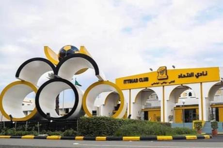 زلزال في الشارع الرياضي بسبب "العميد" .. الأندية تتسوق والاتحاد يتفرج