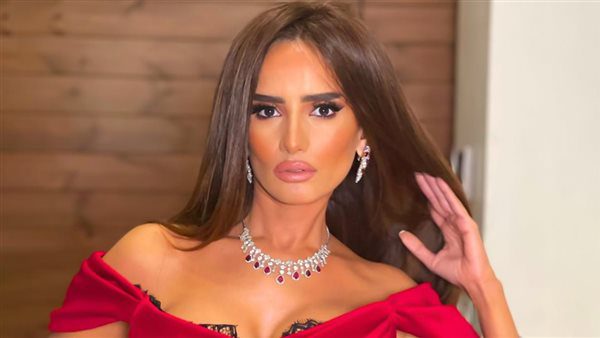 زينة بين الشيطان والتاريخ والرومانسية.. خطوات فنية متنوعة تثبت حضورها على شاشة 2025
