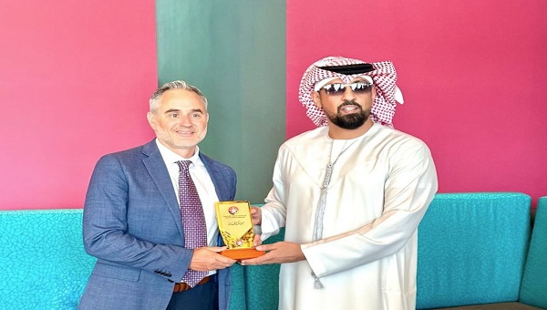 سلطان بن خليفة بن شخبوط يبحث ترتيبات استضافة بطولة ألعاب المستقبل 2025 مع رئيس "فيجيتال"