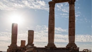 طقس حار في أغلب المناطق الجمعة...