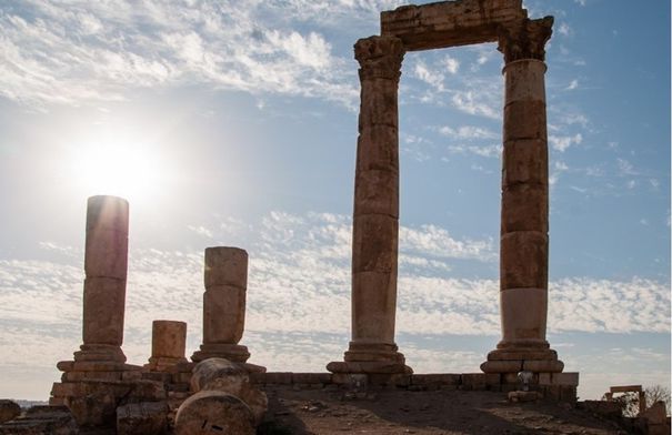 طقس حار في أغلب المناطق الجمعة...