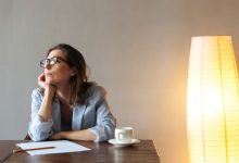 علامات تخبرك أنك مصاب بالتفكير المفرط