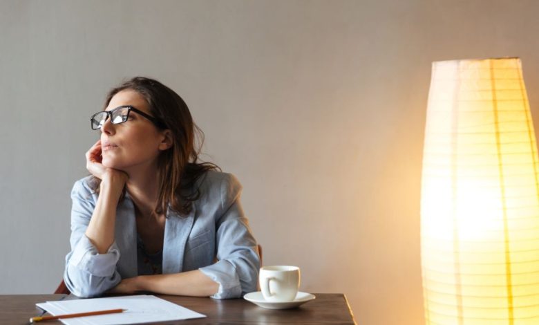 علامات تخبرك أنك مصاب بالتفكير المفرط