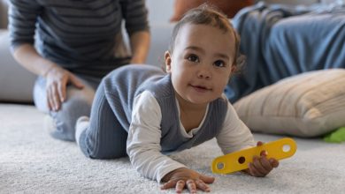 في عمر 8 أشهر ... ما هي سمات الطفل الذكي؟