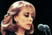 فيروز تهمس بحبها لمصر في لقاء قصير مع السفير المصري خلال وداع زياد