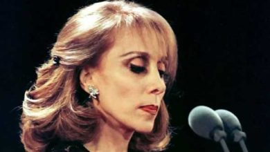 فيروز تهمس بحبها لمصر في لقاء قصير مع السفير المصري خلال وداع زياد