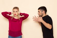 كيف تنجو الشابة من علاقة سامة؟