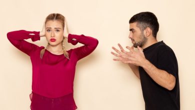 كيف تنجو الشابة من علاقة سامة؟