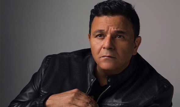 محمد فؤاد يبكي في زفاف ابنته الحسناء والجمهور يتفاعل