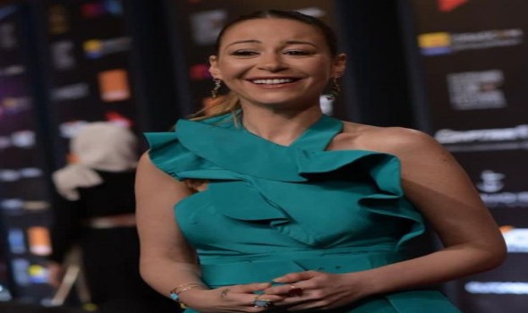 منة شلبي تروي موقفًا طريفًا جمعها بأحمد زويل بسبب تعثرها الدراسي