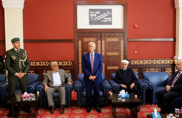 مندوبا عن الملك وولي العهد .. العيسوي يعزي آل أبزاخ...