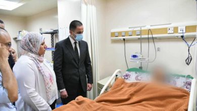 نائب وزير الصحة يتفقد حالة مصابي حادث الإقليمي بالمنوفية في مستشفى الباجور التخصصي
