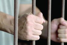 نيابة إيتاي البارود تصطحب المتهم بقتل زوجته ودفنها بفناء المنزل لرفضها إقامة العلاقة الزوجية لتمثيل جريمته