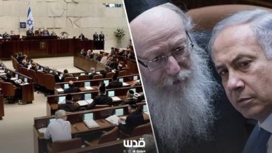 "هآرتس": نتنياهو يضحي بالجيش ويخون حزبه لإرضاء الحريديم