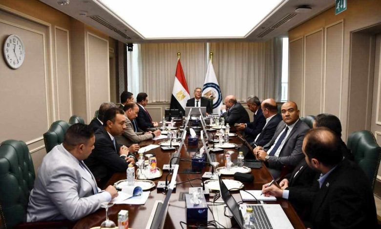 وزير البترول يبحث أسباب كارثة انقلاب البارج البحري أدمارين 12.. ويوجه بسرعة الانتهاء من التحقيقات ودعم أسر الضحايا