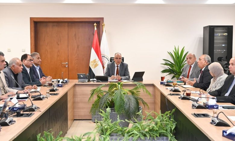 وزير الري: جار إعداد منصة رقمية لمتابعة صيانة وتطهير المساقي الخصوصية
