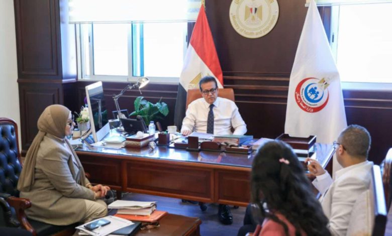وزير الصحة يتابع مستجدات العمل بمنظومة خدمات نقل الدم القومية.. ويوجه بالتوسع في توفير المستلزمات الطبية