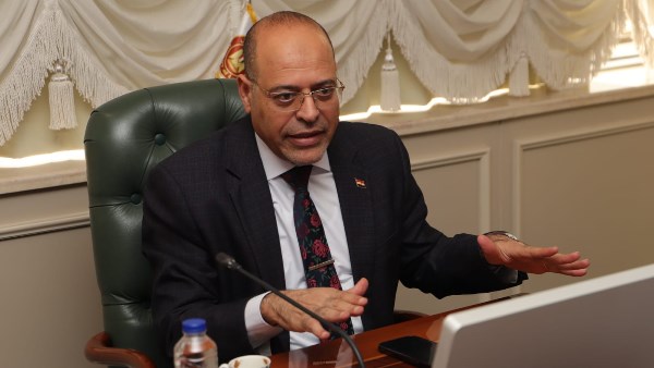 وزير العمل: أي عامل بلا عقد سيُعتبر دائما.. والأجنبي لن يعمل إلا بتصريح
