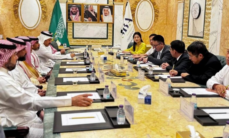 رئيس هيئة الإذاعة والتلفزيون يبحث مجالات التعاون مع وفد محطة «خبي» الإعلامية الصينية - أخبار السعودية