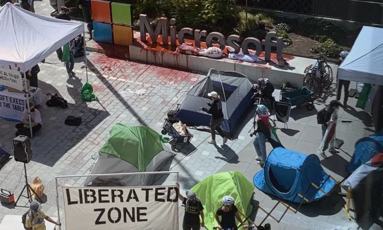 اقتحام مكتب رئيس شركة Microsoft على أيدي محتجين داعمين لفلسطين!