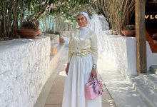 7 طرق لتنسيق التنورة البيضاء للمحجبات مثل مدونات الموضة