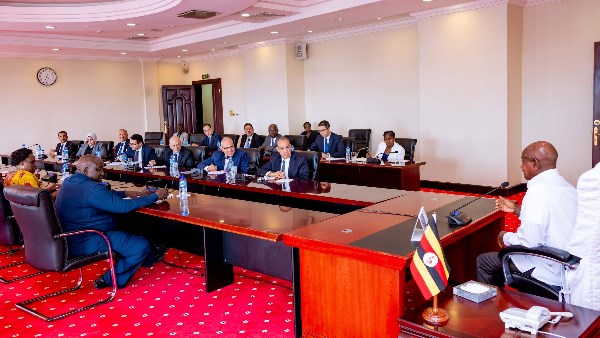 بتوجيهات من الرئيس السيسي .. وزير الخارجية يلتقي الرئيس الأوغندي موسيفيني لتعزيز الشراكة الإفريقية