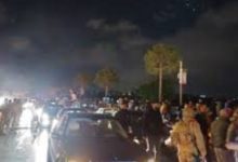 قطع طريق المطار احتجاجًا على قرار حصر السلاح