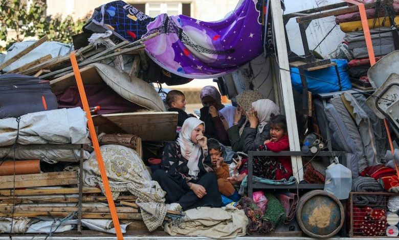 أسر مغربية عالقة في قطاع غزة تستغيث بالملك للعودة إلى أرض الوطن