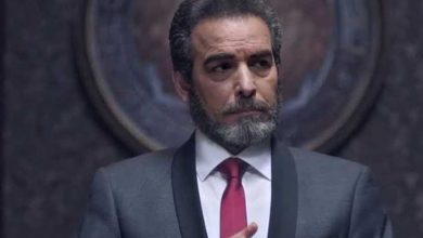 أحمد عبد العزيز عن واقعة رفضه مصافحة شاب: لم أنتبه له وأعتبره ابني