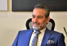 أزمة جديدة تلاحق أحمد عبد العزيز وزوجته تخرج عن صمتها: احترموا سنه وتاريخه