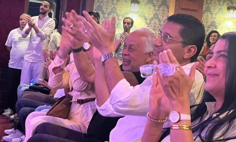أشرف زكي ومحمد سري وشريف الدسوقي يشاهدون عرض العشاء الأخير على مسرح النهار