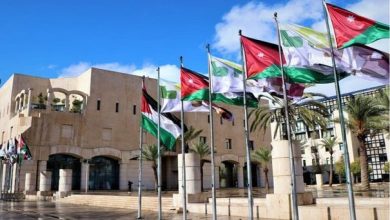 أمانة عمان تواصل إزالة الاعتداءات على الأرصفة والشوارع...
