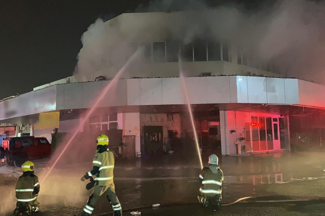إخماد حريق في مطبعة بالشويخ الصناعية دون إصابات