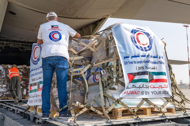 إقلاع أولى طائرات الإغاثة الكويتية الجديدة إلى غزة