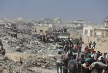 استشهاد ثمانية فلسطينيين من منتظري المساعدات وسط قطاع غزة