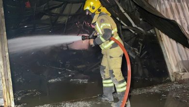 «الإطفاء» تُسيطر على حريق مزرعة بمنطقة الخويسات
