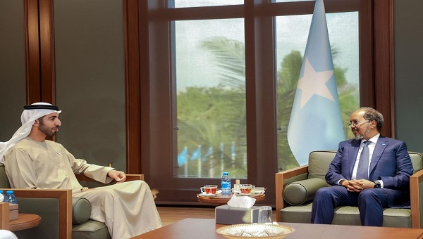 الرئيس الصومالي يستقبل شخبوط بن نهيان آل نهيان