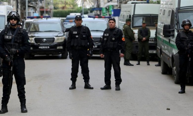 السجن 15 عاماً بحق شخصين سرقا كهلاً في الجزائر