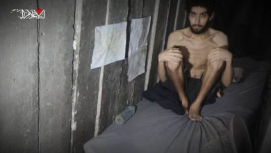 القسام تكشف تجويع الاحتلال لأسراه: هيكلٌ عظمي كان يُسمى أسيرًا إسرائيليًا