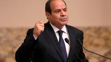القناة 12 العبرية : مصر توجه رسائل غاضبة إلى إسرائيل..