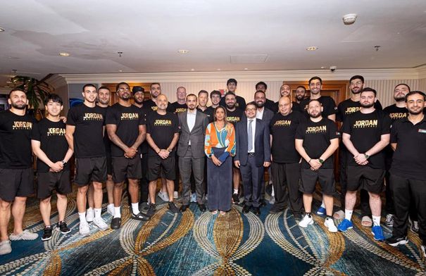 القنصل العام في جدة يزور وفد منتخب كرة السلة...