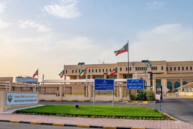 «الكهرباء»: تحقيق للوقوف على أسباب حريق مشروع أبراج المطلاع قيد الإنشاء