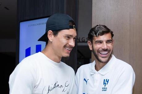 الهلال السعودي يعلن ضم مهاجم ليفربول