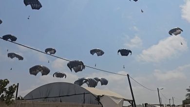 بالفيديو.. الإمارات تنفذ الإنزال الجوي الـ67 للمساعدات فوق غزة